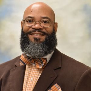 Meet your Posher, Dennis